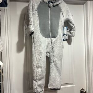 NWT Iceburg Toddlers Coverall Size 4T.